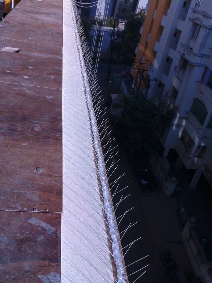 Invisible grill installation on a balcony